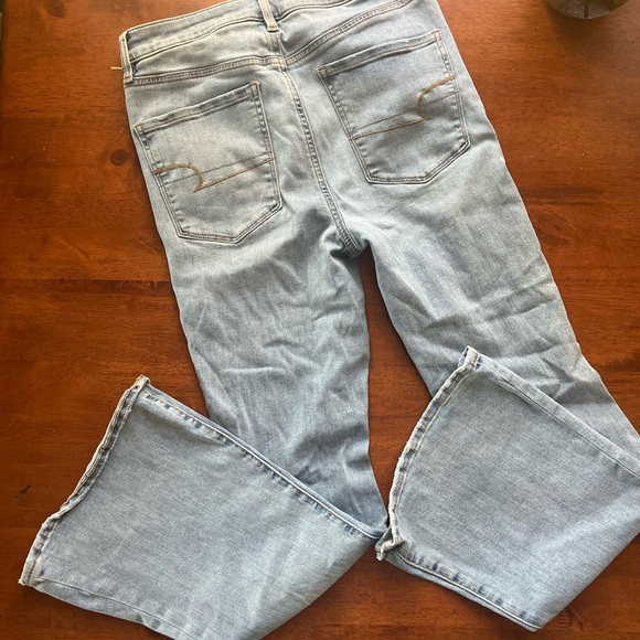 American Eagle Outfitters Light Wash Women's Jeans - Picture 2 of 3